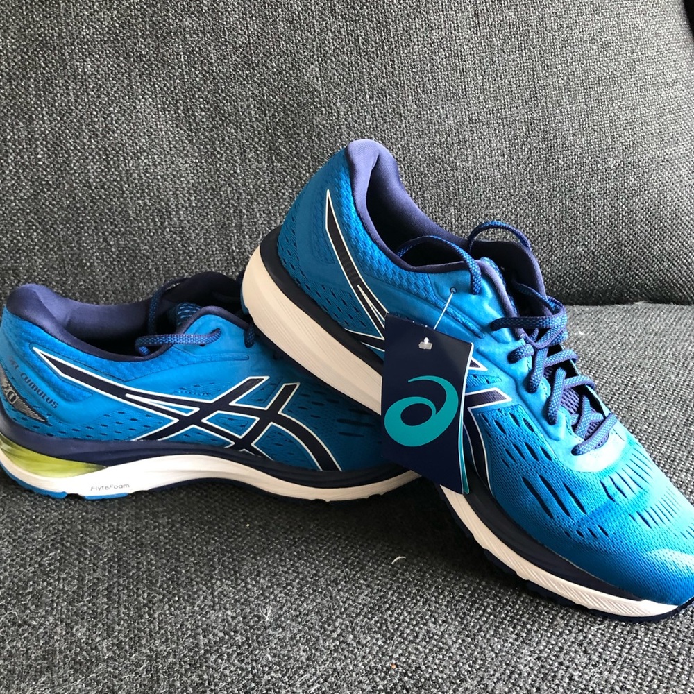 Men’s running shoes
